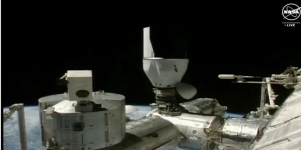 23일 오전 7시 19분(미국 동부 표준시)에 ISS에 도킹한 SpaceX의 CRS-30 드래곤 화물 우주선. (출처: NASA)